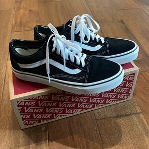 Vans brand new w box 
Women’s size 8 Men’s size 6.5